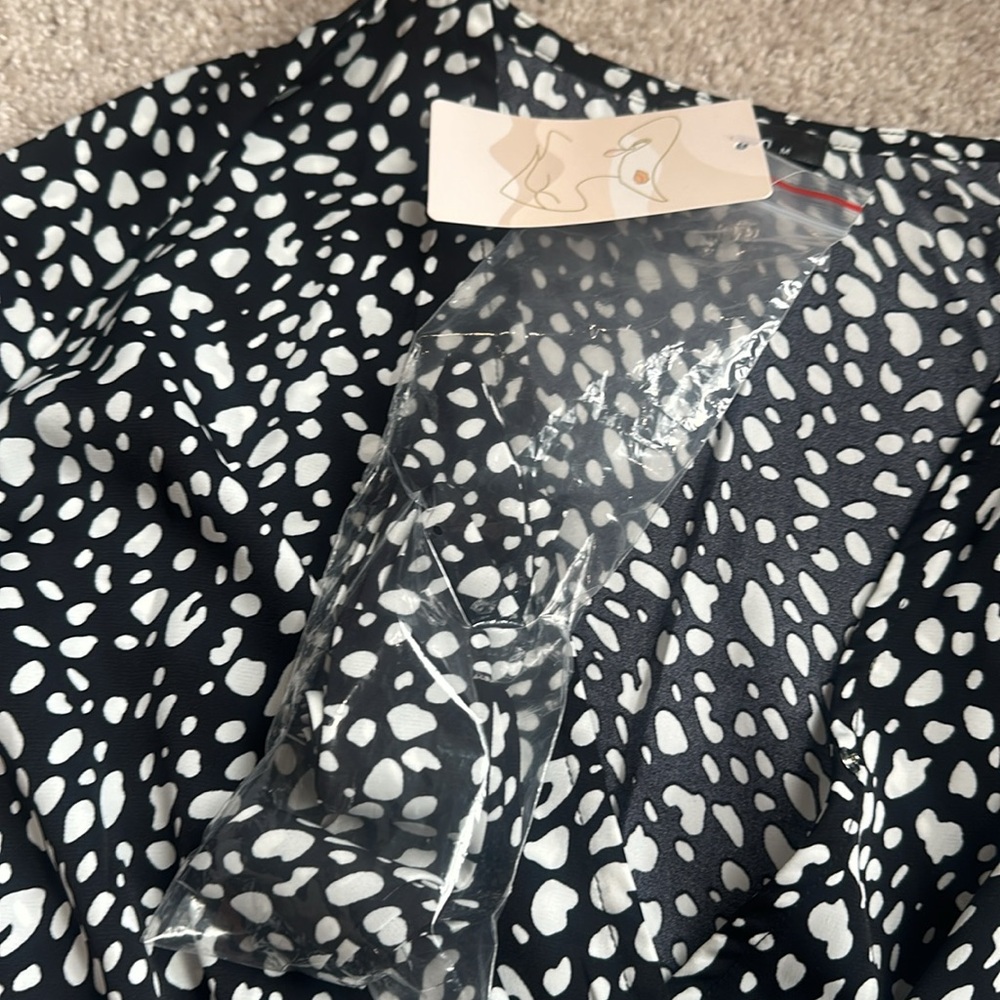 Leopard Romper - Picture 4 of 5